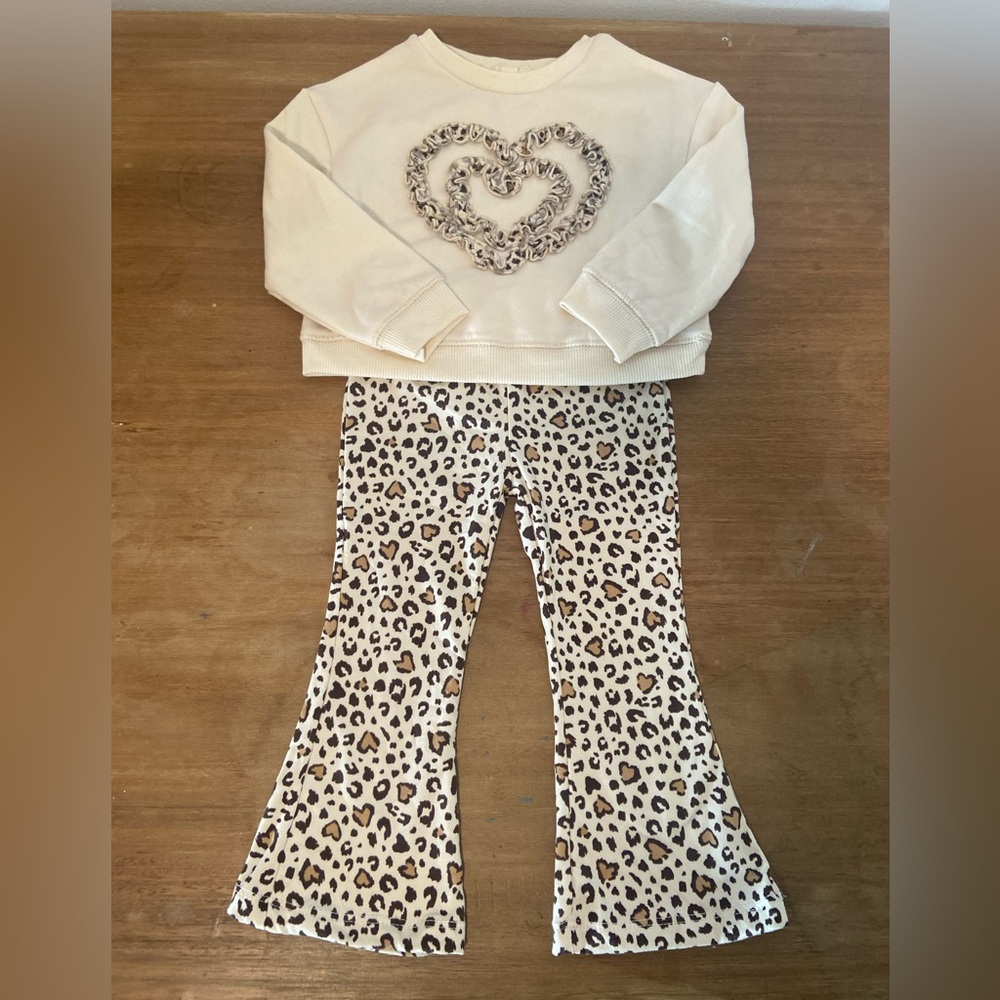 Btween two piece set size 2T sweatshirt with matching flare leggings animal